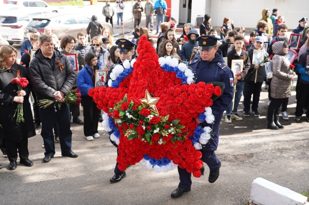 В Котельниках состоялось возложение венков и цветов в память о погибших героях Великой Отечественной войны, приуроченное к 79-ой годовщине Победы.