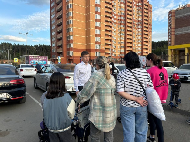 Заместитель главы городского округа Котельники Николай Оленев провел еженедельный обход территории в микрорайоне Южный
