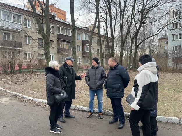 В рамках еженедельных обходов заместитель главы городского округа Котельники Евгений Журавлев посетил улицу Новая