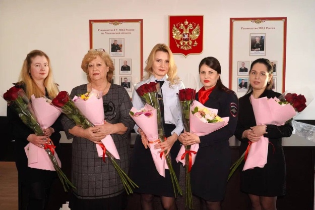 Сергей Жигалкин поздравил женщин Котельниковского отдела полиции