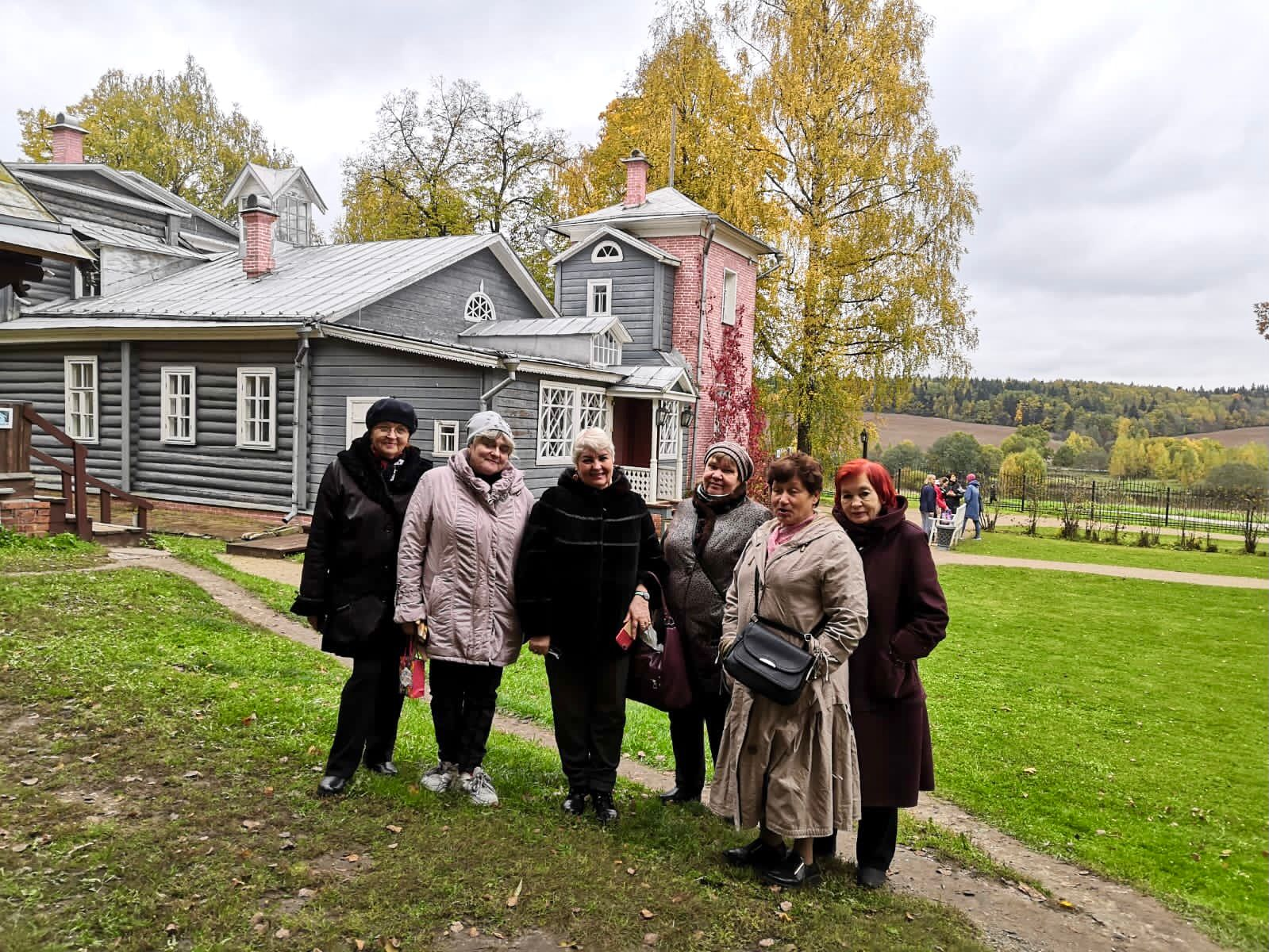 Усадьба директор. В Мураново - сотрудники музея. Музей усадьба Мураново директор. Мураново сотрудники музея униформа. Мураново музей-заповедник сотрудники музея.