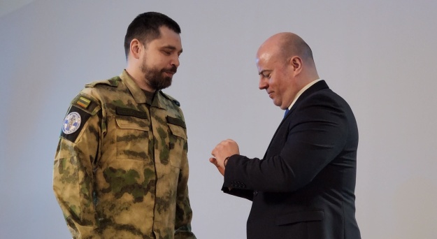 Медаль «За отвагу» вручил глава Котельников инструктору по тактической медицине и оказанию доврачебной помощи