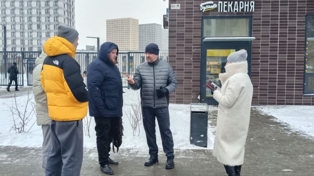 Заместитель главы городского округа Иван Жарков провел обход территорий по улице Сосновая, д. 5