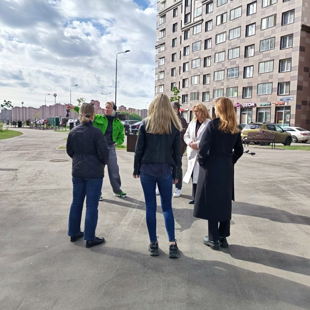 Заместитель главы городского округа Котельники Мария Галузо совместно с депутатом совета депутатов Пахомовой Анной осмотрели микрорайон Новые Котельники в рамках еженедельного обхода